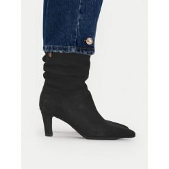 Botki MEXX. Czarne botki damskie Mexx, bez obcasa, na szpilce, bez zapięcia. Za 479.99 zł.