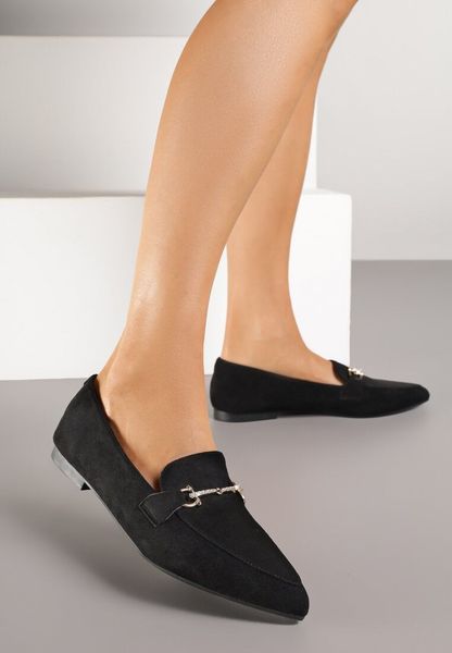 Czarne Mokasyny Vices ze Szpiczastym Noskiem Zdobione Aplikacją Rilosia. Czarne mokasyny damskie Renee, z jeansu, ze szpiczastym noskiem, bez obcasa. Za 64.99 zł.