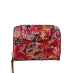 Czerwony damski portfel skórzany BajuBaj – połączenie stylu, jakości i funkcjonalności PD1255s137. Czerwone portfele damskie bez wzorów, ze skóry. Za 169.00 zł.