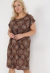 Brązowa Sukienka Adapus. Brązowe sukienki damskie Born2be, bez wzorów, z materiału, klasyczne, bez ramiączek. Za 79.99 zł.