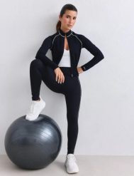 Damskie legginsy kontrastowe, wysoki stan, squat proof, Sense czarne. Czarne legginsy damskie Aim'n, m, bez wzorów, z materiału, z podwyższonym stanem, na fitness i siłownię. Za 345.00 zł.
