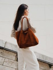 Maison héritage PARIS Skórzany shopper bag "Naya" w kolorze jasnobrązowym - 41 x 30 x 10 cm rozmiar: onesize. Brązowe shopper bag maison héritage PARIS, bez wzorów, z materiału, na ramię, bez dodatków. Za 434.99 zł.