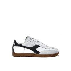 Sneakersy Diadora Trainer. Białe obuwie sportowe damskie Diadora, bez zapięcia. W wyprzedaży za 431.50 zł.