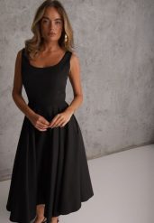 Czarna Rozkloszowana Sukienka Koktajlowa z Kieszeniami Eudousa. Czarne sukienki damskie Renee, bez wzorów, z materiału, eleganckie, bez ramiączek. Za 299.99 zł.