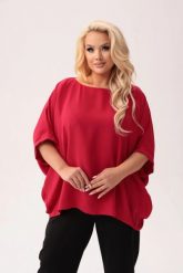 Czerwona kimonowa bluzka Gabi PLUS SIZE XXL. Czerwone bluzki damskie Moda Size Plus Iwanek, plus size, bez wzorów, z elastanu, eleganckie, z asymetrycznym kołnierzem, plus size, bez ramiączek. Za 199.90 zł.