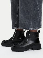 Guess Jeans Trzewiki CEO-HY5389S-8 Czarny. Czarne botki damskie Guess Jeans, z jeansu, bez obcasa, na płaskiej podeszwie, bez zapięcia. Za 279.99 zł.