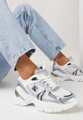 Białe Sneakersy na Grubej Podeszwie z Błyszczącymi Wstawkami i Sznurowaniem Vilenra. Białe obuwie sportowe damskie Born2be, bez zapięcia. Za 109.99 zł.