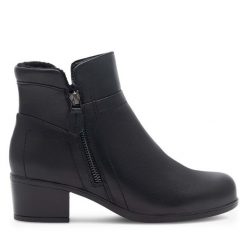 Botki Go Soft. Czarne botki damskie GO SOFT, bez obcasa, na słupku, bez zapięcia. Za 249.99 zł.