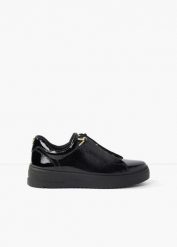 Sneakersy Marco Tozzi w lakierowanej optyce. Czarne obuwie sportowe treningowe bonprix. Za 249.99 zł.
