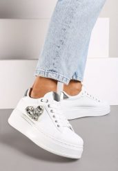 Biało-Srebrne Sneakersy na Grubej Platformie z Cyrkoniową Naszywką w Kształcie Serca Remila. Białe obuwie sportowe damskie Renee, z jeansu, bez zapięcia. Za 99.99 zł.