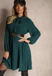 Ciemnozielona Plisowana Sukienka o Eleganckim Kroju z Wiązaniem przy Dekolcie i Gumką w Pasie Belorinda. Zielone sukienki damskie Renee, bez wzorów, eleganckie, bez ramiączek. W wyprzedaży za 55.99 zł.