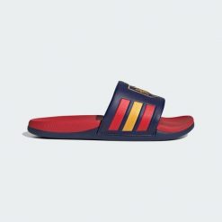 Klapki Adilette Comfort 2.0 Hiszpania. Czerwone klapki damskie Adidas, bez wzorów, bez obcasa, bez zapięcia. Za 219.00 zł.