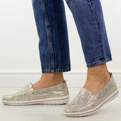 Złote ażurowe skórzane półbuty damskie Jezzi 5364. Żółte półbuty damskie Jezzi, na jesień, w ażurowe wzory, z jeansu, z okrągłym noskiem, bez obcasa, na płaskiej podeszwie, bez zapięcia. Za 199.00 zł.