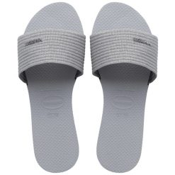 Klapki Havaianas Model 4147312 Kolor Szary. Szare klapki damskie Havaianas, bez wzorów, bez obcasa, bez zapięcia. Za 179.99 zł.