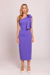 Elegancka sukienka ołówkowa na jedno ramię z kokardą fiolet. Sukienki damskie MOE, bez wzorów, z elastanu, eleganckie, bez ramiączek. Za 389.00 zł.