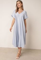 Niebieska Wiskozowa Sukienka o Rozkloszowanym Kroju z Cyrkoniami Hekoreia. Niebieskie sukienki damskie Born2be, z aplikacjami, z wiskozy, eleganckie, bez ramiączek. Za 119.99 zł.