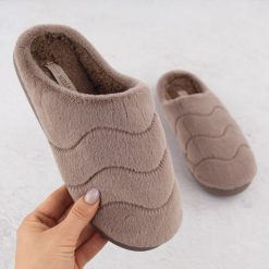 Kapcie domowe damskie futerkowe brązowe UNISOFT 6622. Brązowe kapcie damskie marka niezdefiniowana, z tkaniny. Za 55.99 zł.