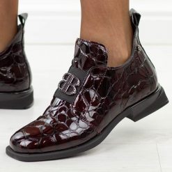 Bordowe Cr skórzane botki damskie Filippo dbt4763/26. Czerwone botki damskie Filippo, na jesień, z lakierowanej skóry, eleganckie, bez obcasa, na płaskiej podeszwie, bez zapięcia. Za 349.00 zł.