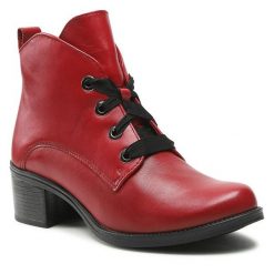 Trzewiki Lasocki. Czerwone botki damskie Lasocki, bez obcasa, na słupku, bez zapięcia. Za 249.99 zł.