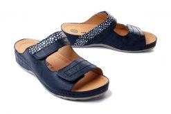 DR. BRINKMANN 700048-05 blau, klapki profilaktyczne damskie. Niebieskie klapki damskie Dr. Brinkmann, bez wzorów, ze skóry, bez obcasa, bez zapięcia. Za 349.90 zł.