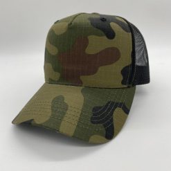 Czapka z daszkiem truckerka Green escape. Zielone czapki z daszkiem damskie MAGROF, bez wzorów. W wyprzedaży za 49.99 zł.