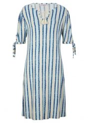 Sukienka shirtowa. Niebieskie sukienki damskie bonprix, bez wzorów, bez ramiączek. Za 112.99 zł.