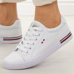 Białe trampki damskie American Club Lh115. Białe trampki damskie American CLUB, bez wzorów, z jeansu, bez zapięcia. Za 99.00 zł.