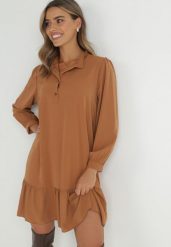 Beżowa Sukienka Pudełkowa Oversize Tize. Brązowe sukienki damskie Born2be, bez wzorów, eleganckie, bez ramiączek. W wyprzedaży za 84.99 zł.