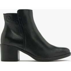 Czarne botki na obcasie ANA. Czarne botki damskie Ryłko, ze skóry, z okrągłym noskiem, bez obcasa, na obcasie, bez zapięcia. Za 399.99 zł.
