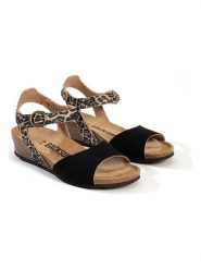 BACKSUN Sandały "Alto" w kolorze czarnym na koturnie rozmiar: 40. Czarne sandały damskie Backsun, bez wzorów, z otwartym noskiem, bez obcasa, na koturnie, bez zapięcia. Za 173.99 zł.