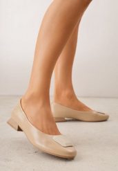 Beżowe Czółenka na Niskim Obcasie z Elegancką Aplikacją i Skórzaną Wkładką Cezaline. Brązowe czółenka damskie Born2be, z aplikacjami, bez obcasa. Za 159.99 zł.