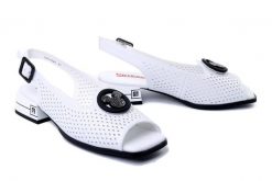 ARTIKER RELAKS 54C1629 biały, sandały damskie. Białe sandały damskie Artiker Relaks, bez wzorów, z gumy, bez obcasa, na obcasie, bez zapięcia. Za 229.90 zł.