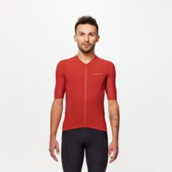 Koszulka rowerowa szosowa Van Rysel Endurance Ultra 2. Czerwone koszulki damskie VAN RYSEL, s, bez wzorów, z meshu, bez kołnierzyka, bez ramiączek. W wyprzedaży za 149.99 zł.