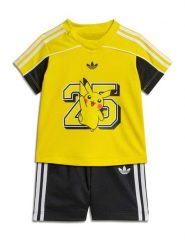 Adidas Komplet t-shirt i spodenki Pokemon KS7099 Kolorowy Loose Fit. T-shirty i koszulki chłopięce Adidas, bez wzorów, z syntetyku, bez kołnierzyka, bez ramiączek. Za 199.99 zł.