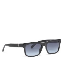 Okulary przeciwsłoneczne Guess. Czarne okulary przeciwsłoneczne damskie Guess. Za 499.99 zł.