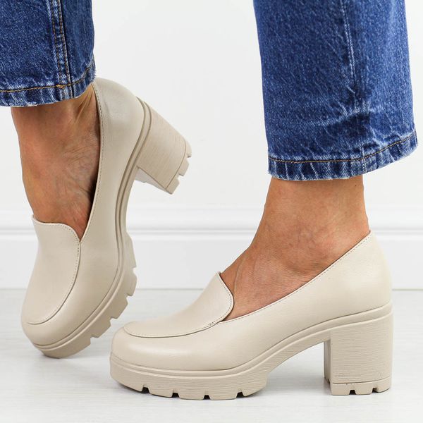 Beżowe pu mokasyny damskie na słupku Potocki 12040. Brązowe mokasyny damskie POTOCKI, na jesień, ze skóry, z okrągłym noskiem, bez obcasa. Za 179.00 zł.