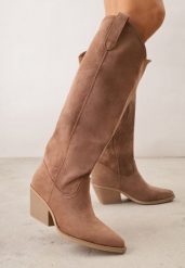 Jasnobrązowe Kozaki Kowbojki na Stożku z Gładką Cholewką z Imitacji Zamszu Halille. Brązowe kozaki damskie Renee, z materiału, z otwartym noskiem, bez obcasa, na obcasie, bez zapięcia. Za 199.99 zł.