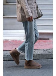 Trendyol Skórzane botki w kolorze brązowym rozmiar: 39. Brązowe botki damskie Trendyol, z materiału, bez obcasa, bez zapięcia. Za 202.50 zł.