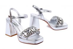 ALMA EN PENA V240455 diva silver, sandały damskie. Szare sandały damskie Alma En Pena, bez wzorów, z gumy, bez obcasa, na obcasie, bez zapięcia. Za 507.92 zł.