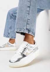Biało-Srebrne Sneakersy przed Kostkę na Platformie z Futerkiem Rimva. Białe obuwie sportowe damskie Born2be, z jeansu, przed kostkę, bez zapięcia. Za 34.99 zł.