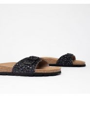 Bluebay Klapki "Anthemis" w kolorze czarnym ze wzorem rozmiar: 36. Czarne klapki damskie Bluebay, bez wzorów, z otwartym noskiem, bez obcasa, bez zapięcia. Za 121.95 zł.