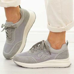 Szare skórzane sneakersy damskie T.Sokolski 459. Szare obuwie sportowe damskie Sokolski, na jesień, z jeansu, bez zapięcia, trekkingowe. Za 259.00 zł.