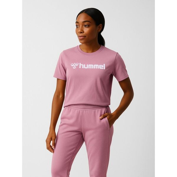 Koszulka damska Hummel Mover. Fioletowe koszulki damskie Hummel, bez wzorów, bez kołnierzyka, bez ramiączek. Za 125.50 zł.