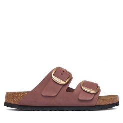 Klapki Birkenstock. Czerwone klapki damskie Birkenstock, bez wzorów, bez obcasa, bez zapięcia. Za 674.99 zł.