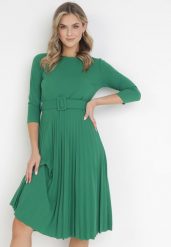 Zielona Sukienka Plisowana z Paskiem Gonge. Zielone sukienki damskie Born2be, bez wzorów, eleganckie, bez ramiączek. W wyprzedaży za 103.99 zł.