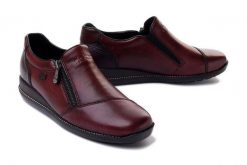 RIEKER 44265-35 red, półbuty damskie. Czerwone półbuty damskie Rieker, bez wzorów, bez obcasa, na koturnie, bez zapięcia. Za 399.90 zł.
