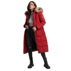 Damska długa kurtka z wykończeniem ze sztucznego futra Superdry Everest. Czerwone kurtki damskie Superdry, na jesień, xs, bez wzorów, z elastanu, z kapturem. Za 960.70 zł.