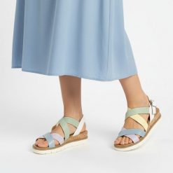 Sandały damskie Marco Tozzi, z skóry naturalnej lekkie i wygodne z elastycznymi paskami dobrze dopasowującymi się do stopy miękka wkładka zwiększając. Białe sandały damskie Marco Tozzi, bez wzorów, ze skóry, bez obcasa, bez zapięcia. Za 199.00 zł.