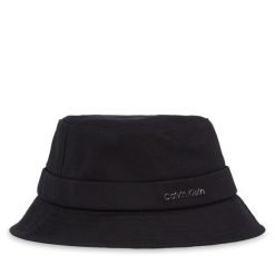 Kapelusz Calvin Klein. Czarne kapelusze damskie Calvin Klein, bez wzorów. Za 129.99 zł.