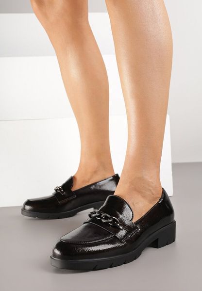 Brązowe Mokasyny Lakierowane Ozdobione Metaliczną Aplikacją Bemoste. Brązowe mokasyny damskie Renee, z jeansu, bez obcasa. Za 99.99 zł.